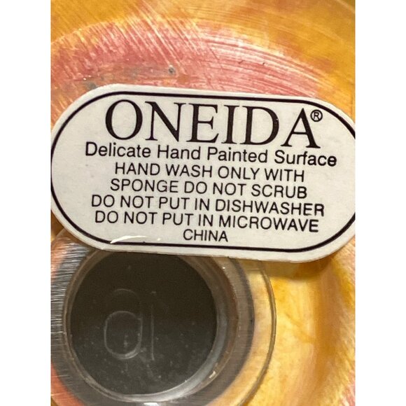 Oneida Apple Salt and Pepper Shakers, Yellow Apple and Red Apple Shakers - Picture 10 of 12